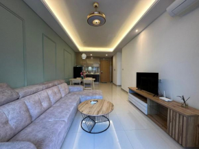 R&F 2 Bedroom 4 Pax High Floor Netflix WiFi